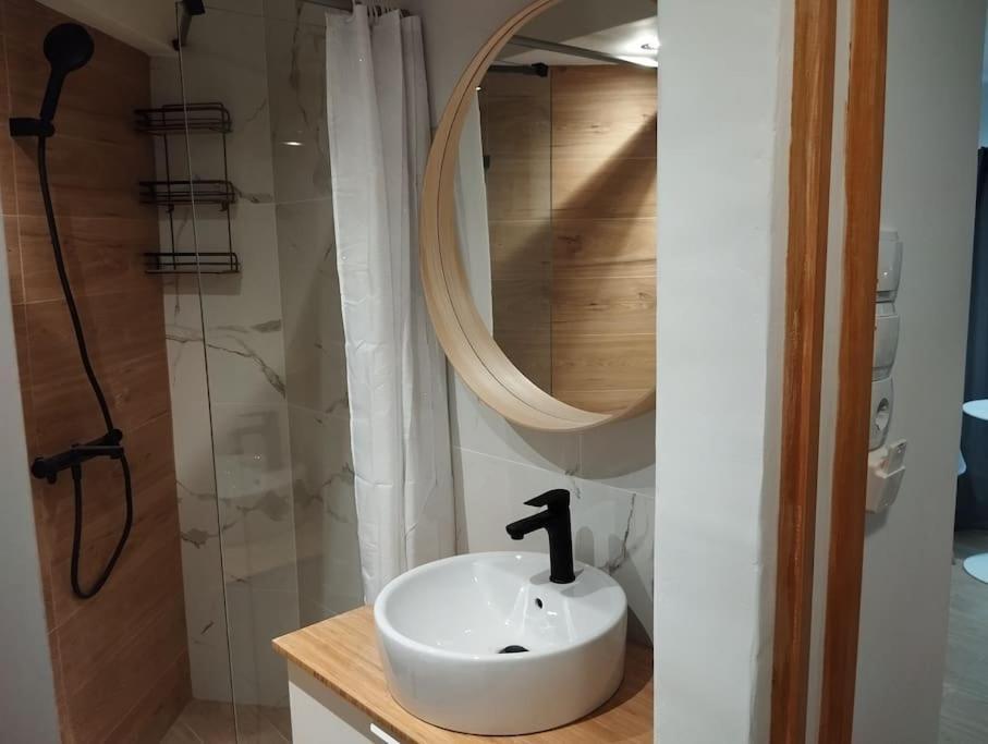 Nektar Cosy Apartment In City Centre アテネ エクステリア 写真