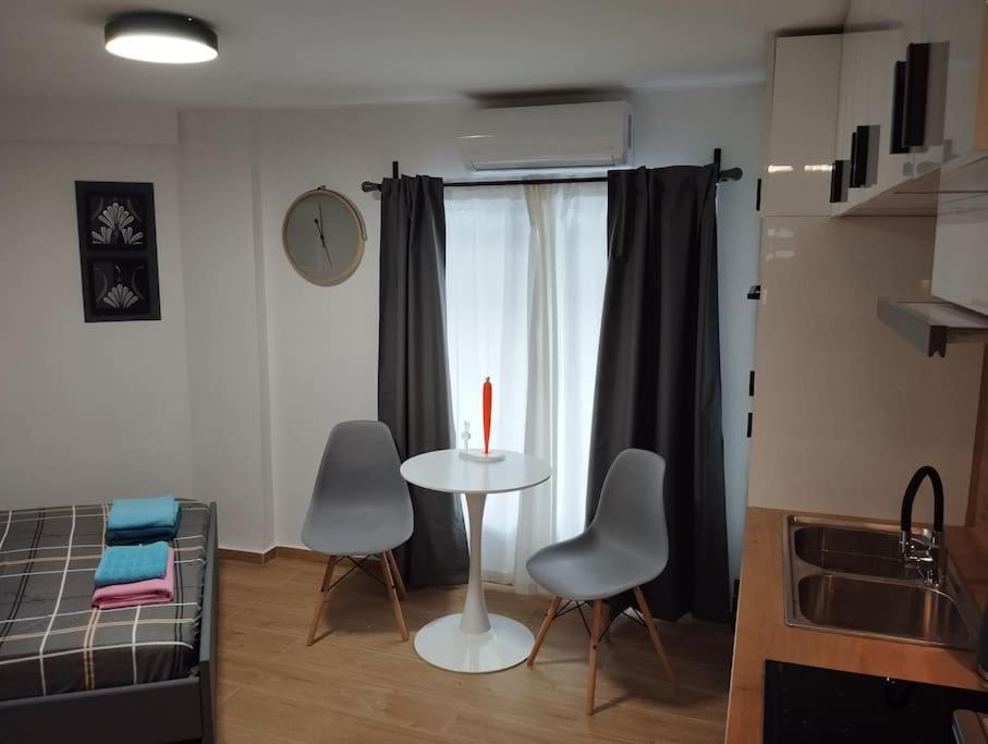 Nektar Cosy Apartment In City Centre アテネ エクステリア 写真